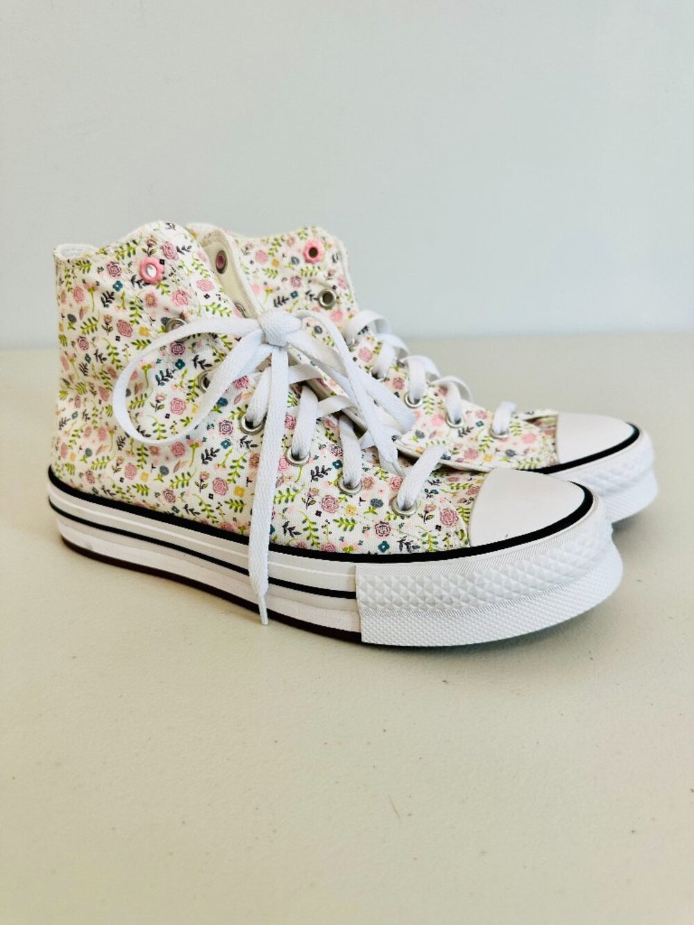 NEW CONVERSE ALL STAR CHUCK TAYLOR WHITE CANVAS FLORAL HIGH TOP SNEAKERS SIZE 6